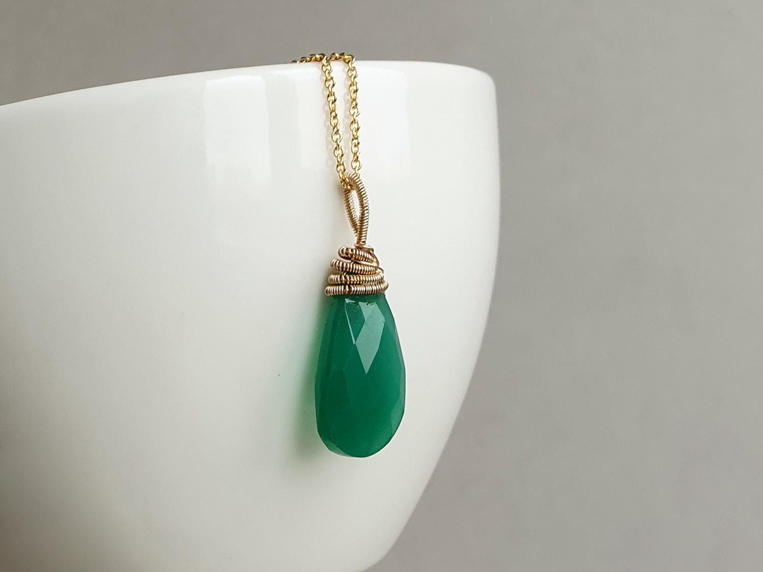Grüner Onyx Anhänger Gold Filled Draht Gewickelt Edelstein Schmuck Grüner Onyx Anhänger Gold Filled Draht Gewickelt Edelstein Schmuck von BohemianPleasures