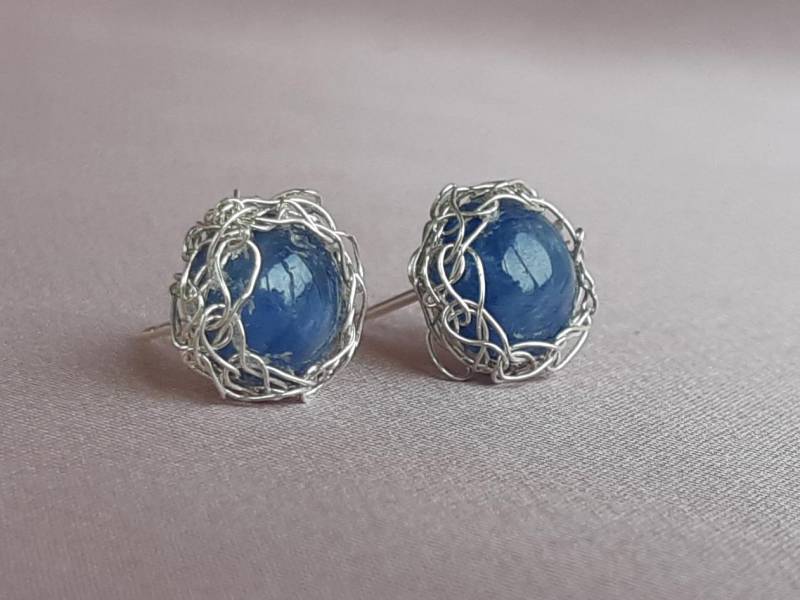 Kyanit Ohrringe Gehäkelte Ohrstecker, Blauer Halbedelstein Kyanit Ohrringe Gehäkelte Ohrstecker, Blauer Halbedelstein von BohemianPleasures