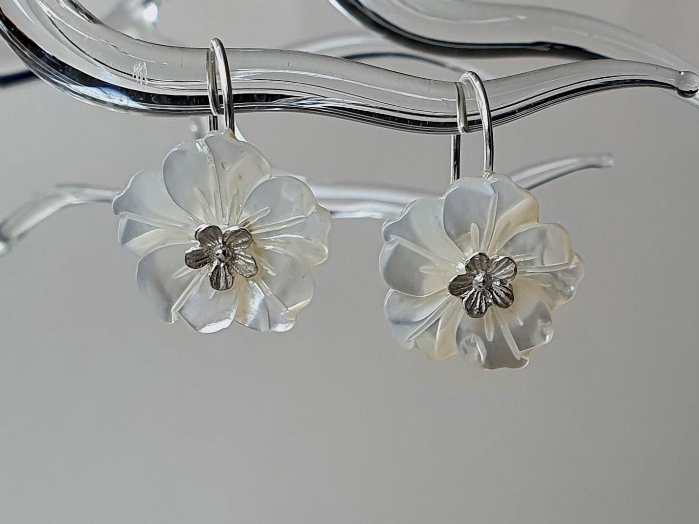 Perlmutt Blumen Ohrringe Sterling Silber Ohrhänger Perlmutt Blumen Ohrringe Sterling Silber Ohrhänger von BohemianPleasures