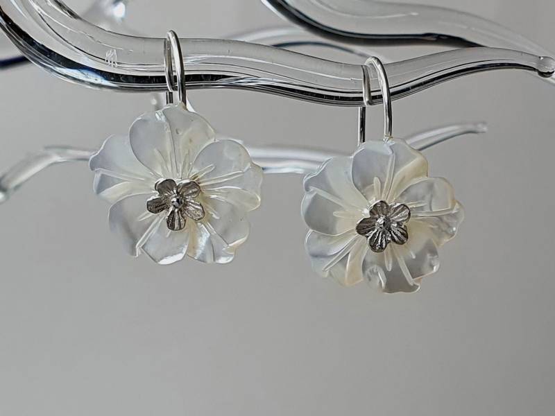 Perlmutt Blumen Ohrringe Sterling Silber Ohrhänger Perlmutt Blumen Ohrringe Sterling Silber Ohrhänger von BohemianPleasures