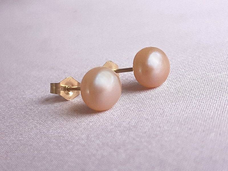 Pink Pearl Ohrstecker Gold Filled Oder Sterling Silber Beiträge Pink Pearl Ohrstecker Gold Filled Oder Sterling Silber Beiträge von BohemianPleasures