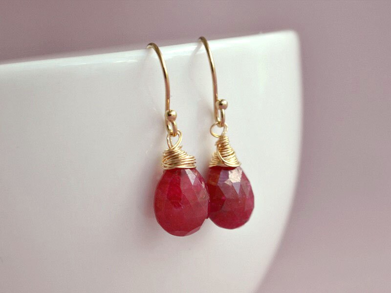 Rubin Tropfen Ohrringe Gold Filled Juli Geburtsstein Schmuck Rubin Tropfen Ohrringe Gold Filled Juli Geburtsstein Schmuck von BohemianPleasures
