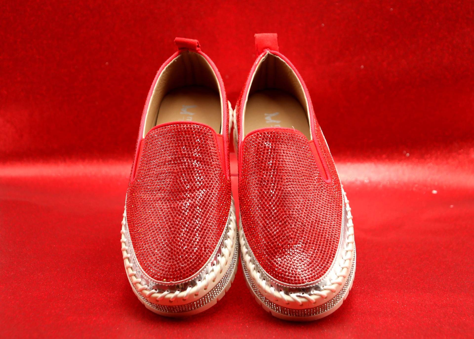 Flache Loafer - Sneaker Gr. 37 Schuhe Mit Rotem Strass Besetzt Flache Loafer - Sneaker Gr. 37 Schuhe Mit Rotem Strass Besetzt von BohemianRebelDesign