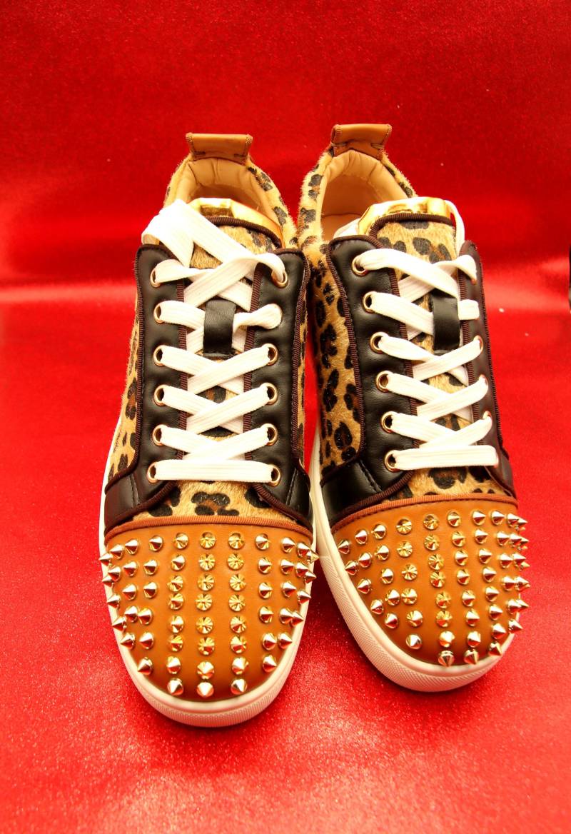 Flache Sneaker Gr. 42 Mit Goldenen Nieten, Leo-Print Fell Imitat Flache Sneaker Gr. 42 Mit Goldenen Nieten, Leo-Print Fell Imitat von BohemianRebelDesign