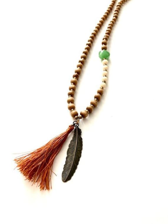 Perlenkette - Feder Anhänger Charm Rostfarbene Quaste, Fransen Boho Country von BohemianTradingPost