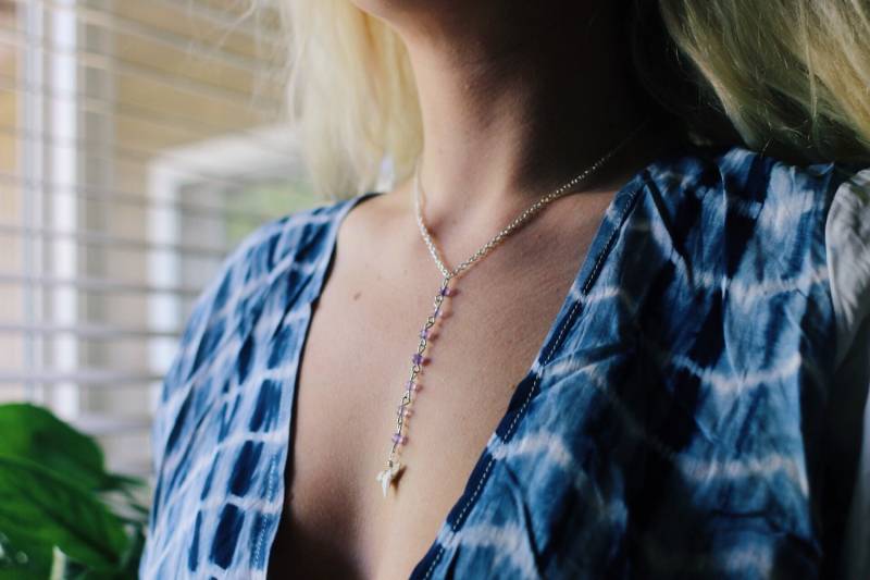 Amethyst Wire Wrapped Mako Shark Bite Drop Halsketten in Gold Oder Silber Überzogen von BohemiansCloset