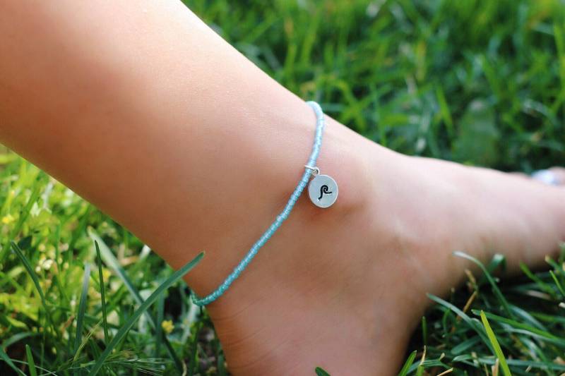 Blauer Opal Perlen Anhänger Gestempelt Welle Charm, Strand Schmuck von BohemiansCloset