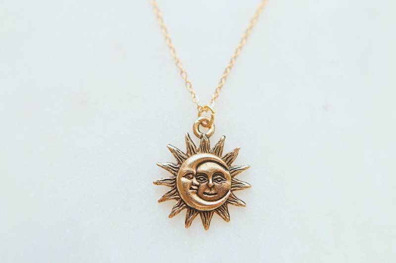Zierliche Gold Sonne & Mond Kette Boho Schmuck von BohemiansCloset