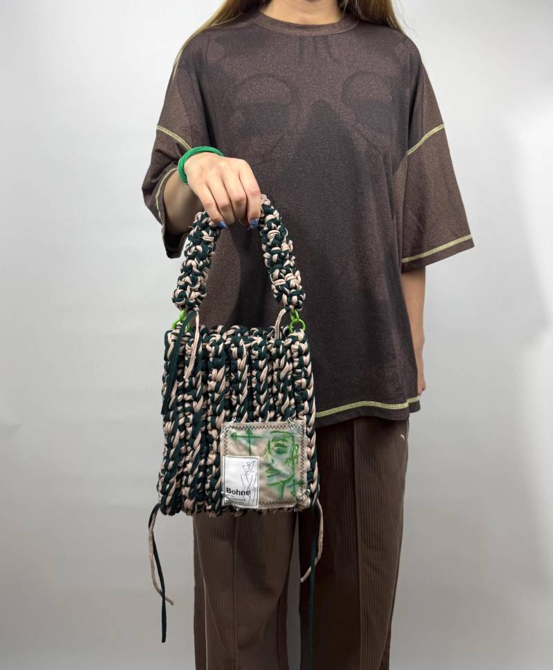 Handgemachte Häkeltasche - Crochet Bag, Stricktasche, Boho Shoulder Upcycling Hobo Nachhaltige Handtasche Mit Handbemaltem Patch von BohneDesignLabel