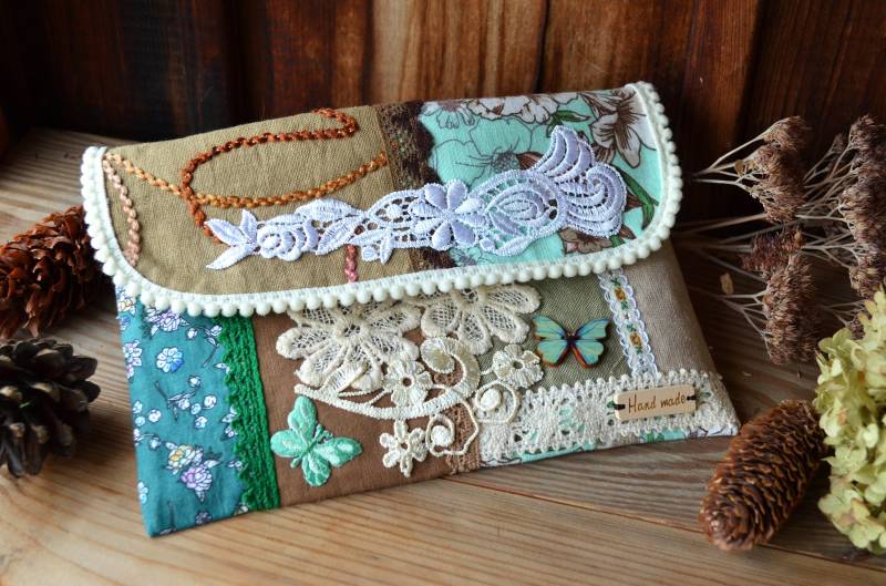 Boho Kosmetiktasche Grün Braun Beige Rustikale Leinen Organizer Spitze Schmetterling Ethno Make-Up Kulturbeutel Kleine Weihnachtsgeschenk Für Sie von BohoAreaDesigns