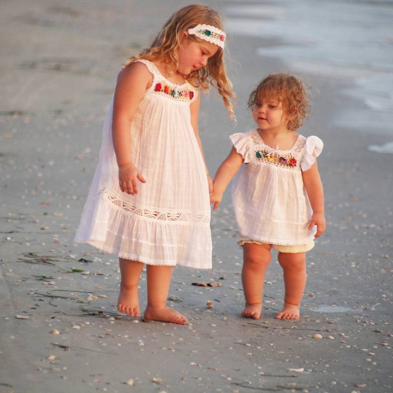 Boho Baumwolle Erbstück Kleid Mit Häkelblumen Für Mädchen von BohoBabyMIAndes
