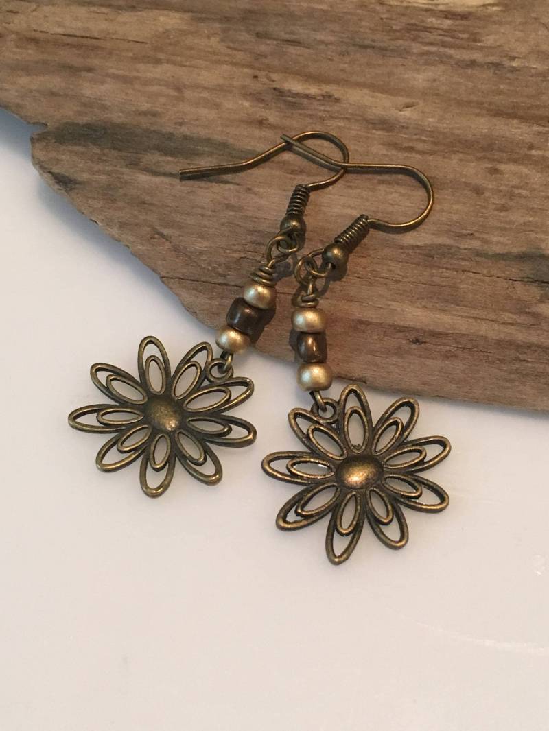 Boho Ohrringe, Bronze Blumen Blume Ohrhänger, Bronze, Gold Rocailles Boho Einfache Ohrringe Boho Ohrringe, Bronze Blumen Blume Ohrhänger, Bronze, Gold Rocailles Boho Einfache Ohrringe von BohoBlissCreations