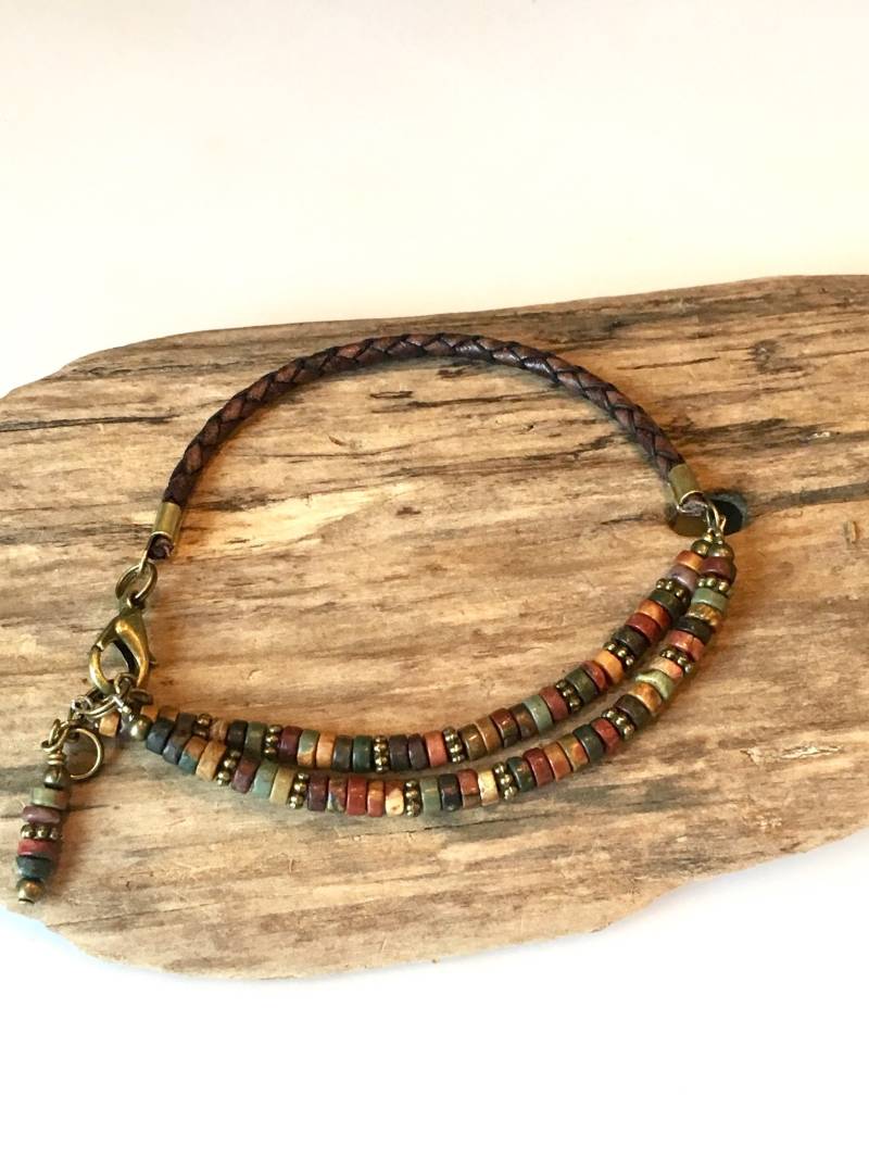 Lederarmband, Kleine Natürliche Erde Jaspis Heishi Steine, Wickelarmband, Natürlicher Roter Stein, Boho Lederarmband von BohoBlissCreations