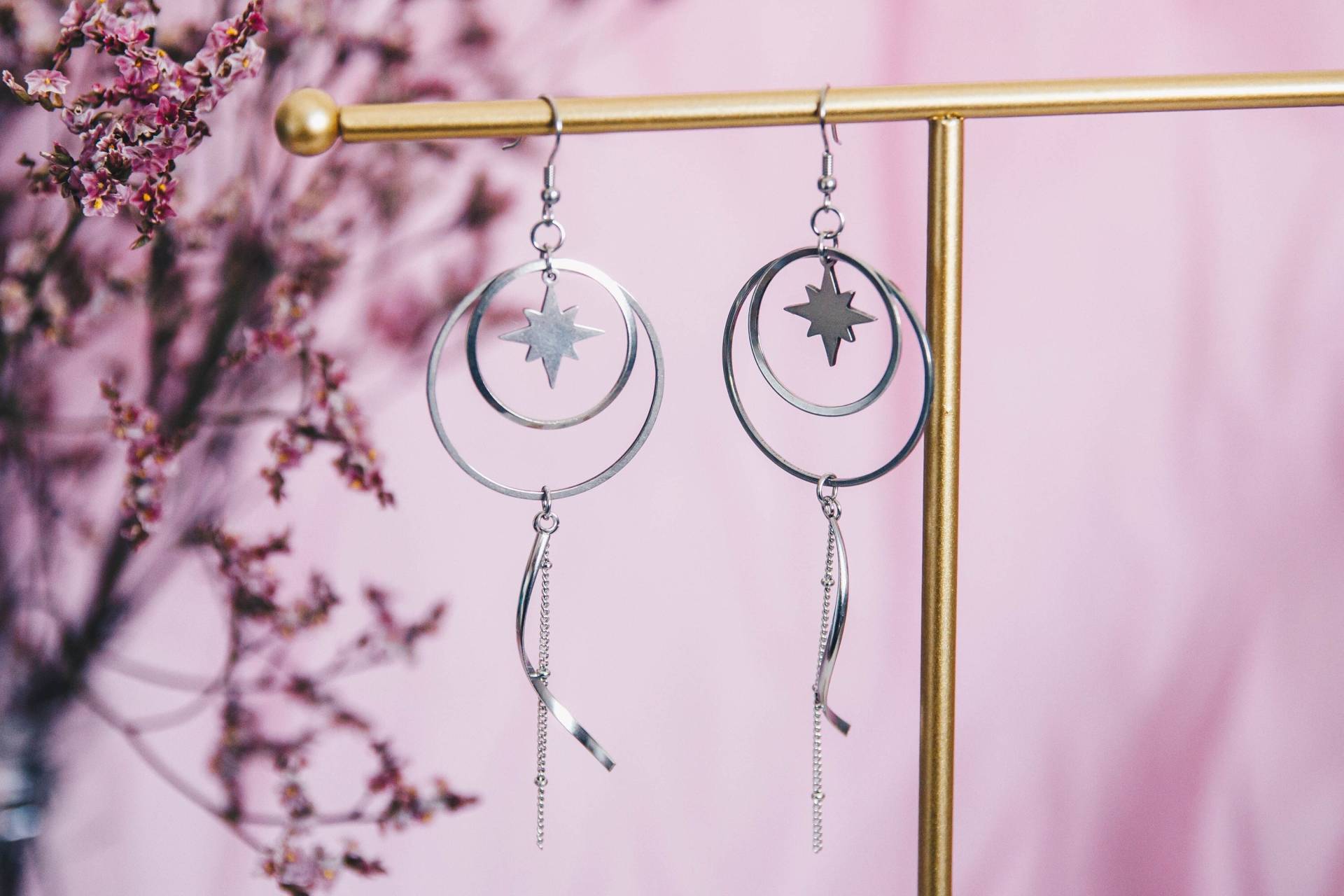 Große Statement Ohrringe Mit Traumhaftem Sternenhimmel, Edelstahl Creolen Und Sternenstaub - ~ "Waterfall Of Stars"." Große Statement Ohrringe Mit Traumhaftem Sternenhimmel, Edelstahl Creolen Und Sternenstaub - ~ "Waterfall Of Stars"." von BohoBreezeStudio