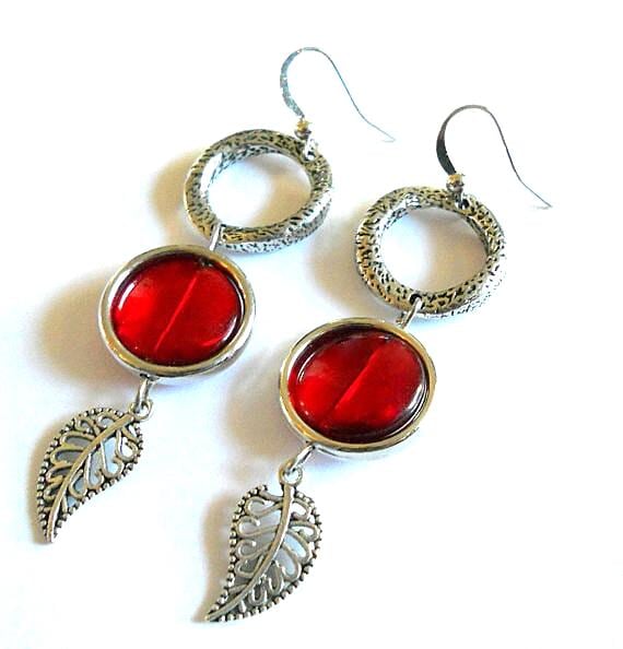 Rote Glasohrringe Boho Silber Blatt Ohrringe von BohoChicGypsyJewelry