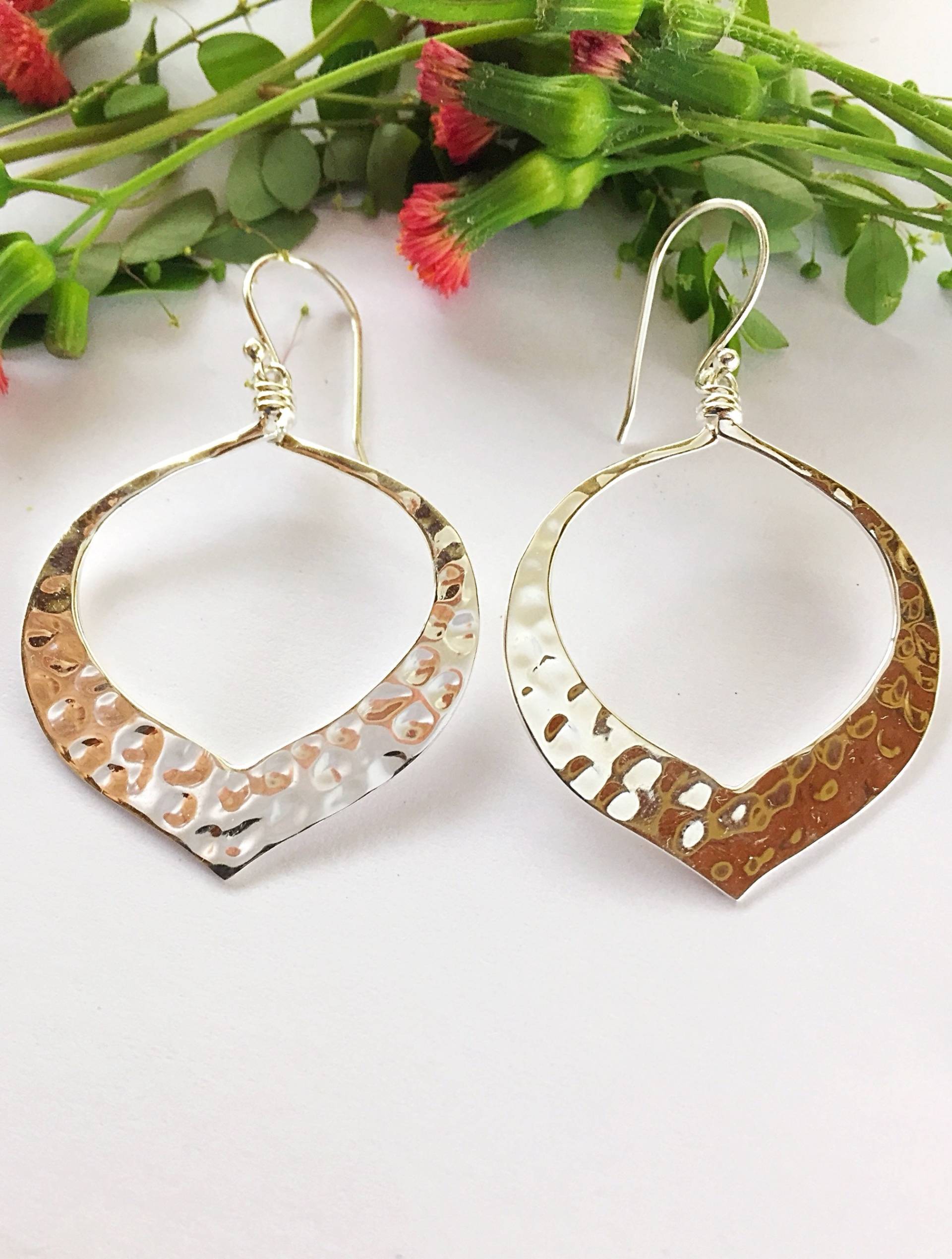 Handgemachte Sterling Silber Ohrringe Boho Chic Teardrop Creolen Handgemachte Sterling Silber Ohrringe Boho Chic Teardrop Creolen von BohoChicHawaii