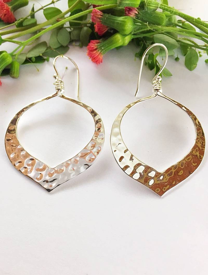 Handgemachte Sterling Silber Ohrringe Boho Chic Teardrop Creolen Handgemachte Sterling Silber Ohrringe Boho Chic Teardrop Creolen von BohoChicHawaii