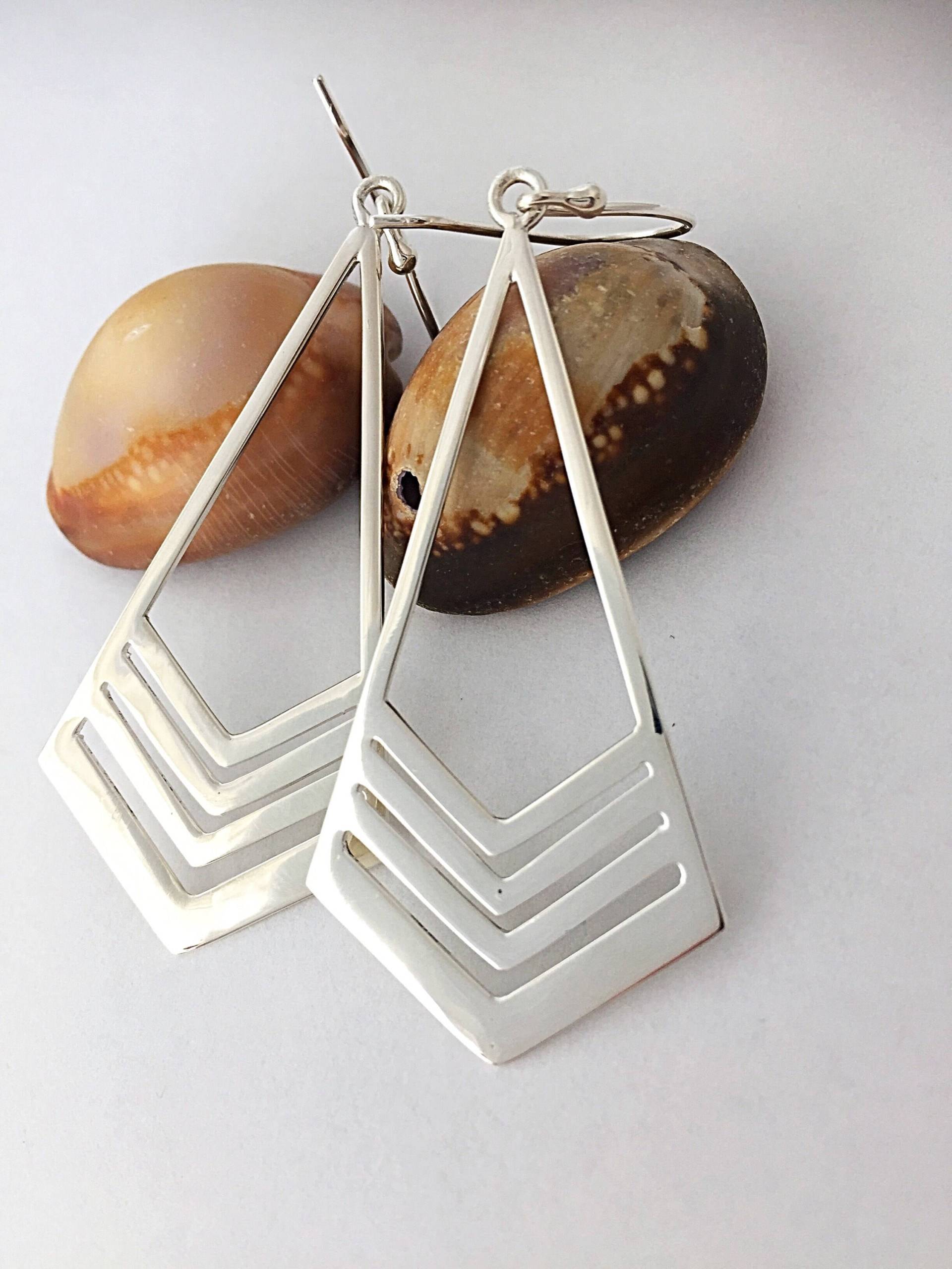 sterling Silber Chevron Ohrringe Handgemachter Trendiger Schmuck sterling Silber Chevron Ohrringe Handgemachter Trendiger Schmuck von BohoChicHawaii