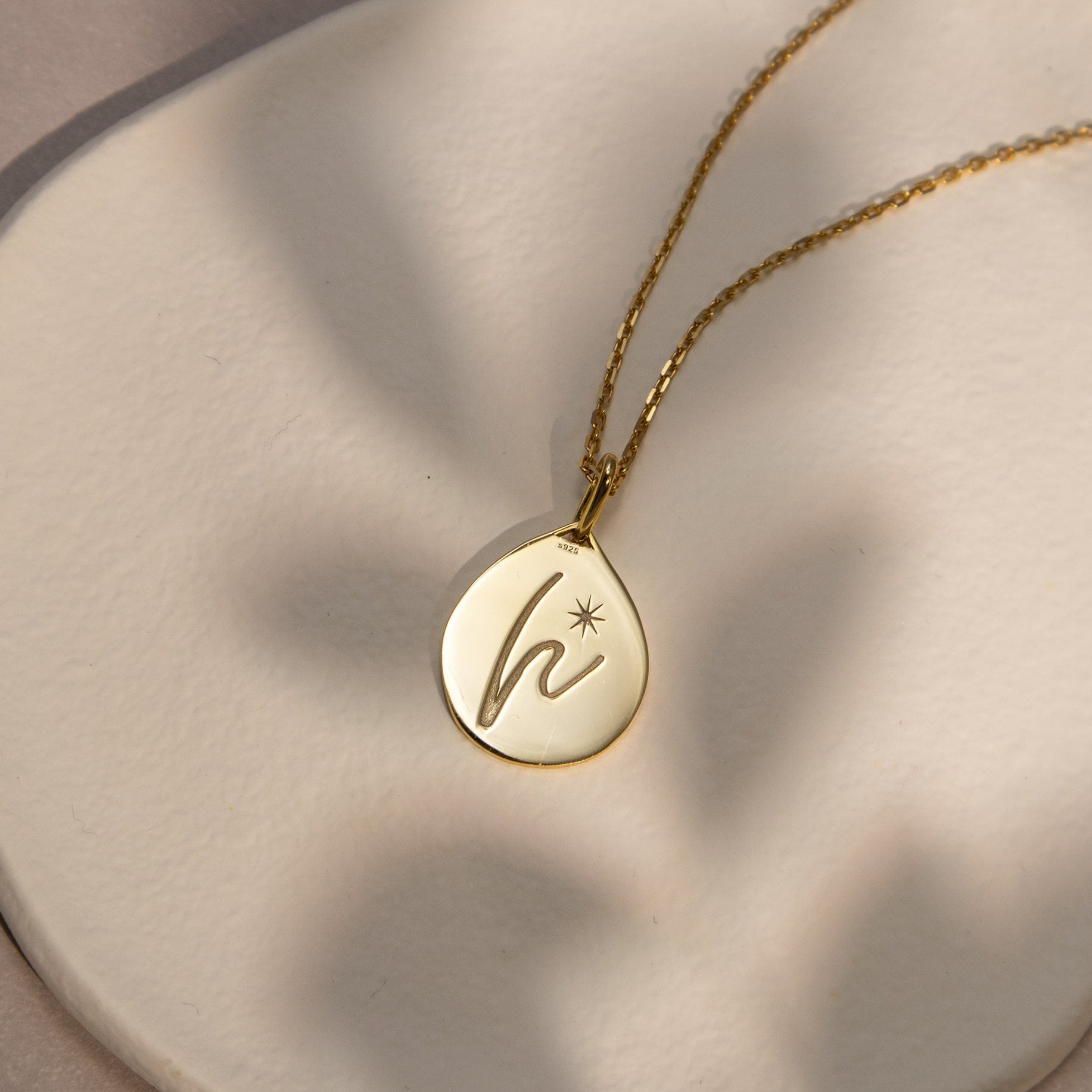 Buchstaben Halskette Namenskette Gold Schmuck Initial Personalisiertes Geschenk Geschenke Für Sie Minimalistisch Mutter von BohoEcoPhilia