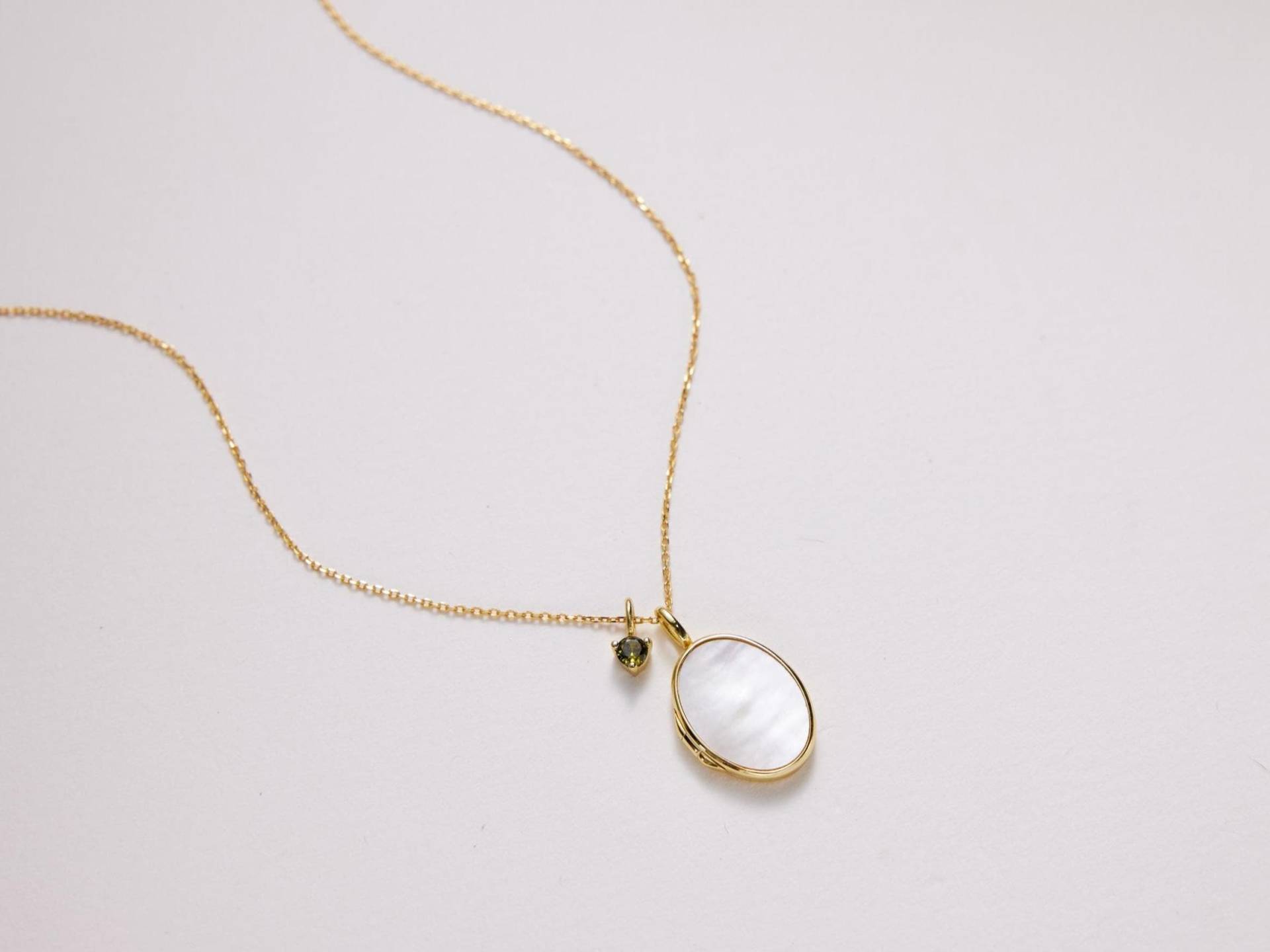 Perlmutt Oval Medaillon Foto Gravierte Personalisierte Geschenk Gold Für Sie Perlmutt Oval Medaillon Foto Gravierte Personalisierte Geschenk Gold Für Sie von BohoEcoPhilia