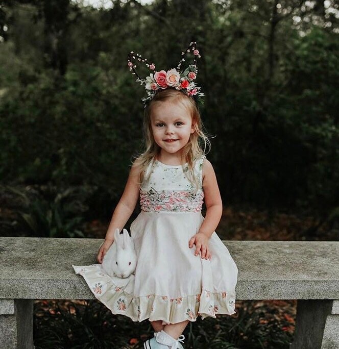 Blumen Hasenohren Haarband Woodland Osterfotorequisite von BohoHaloCompany