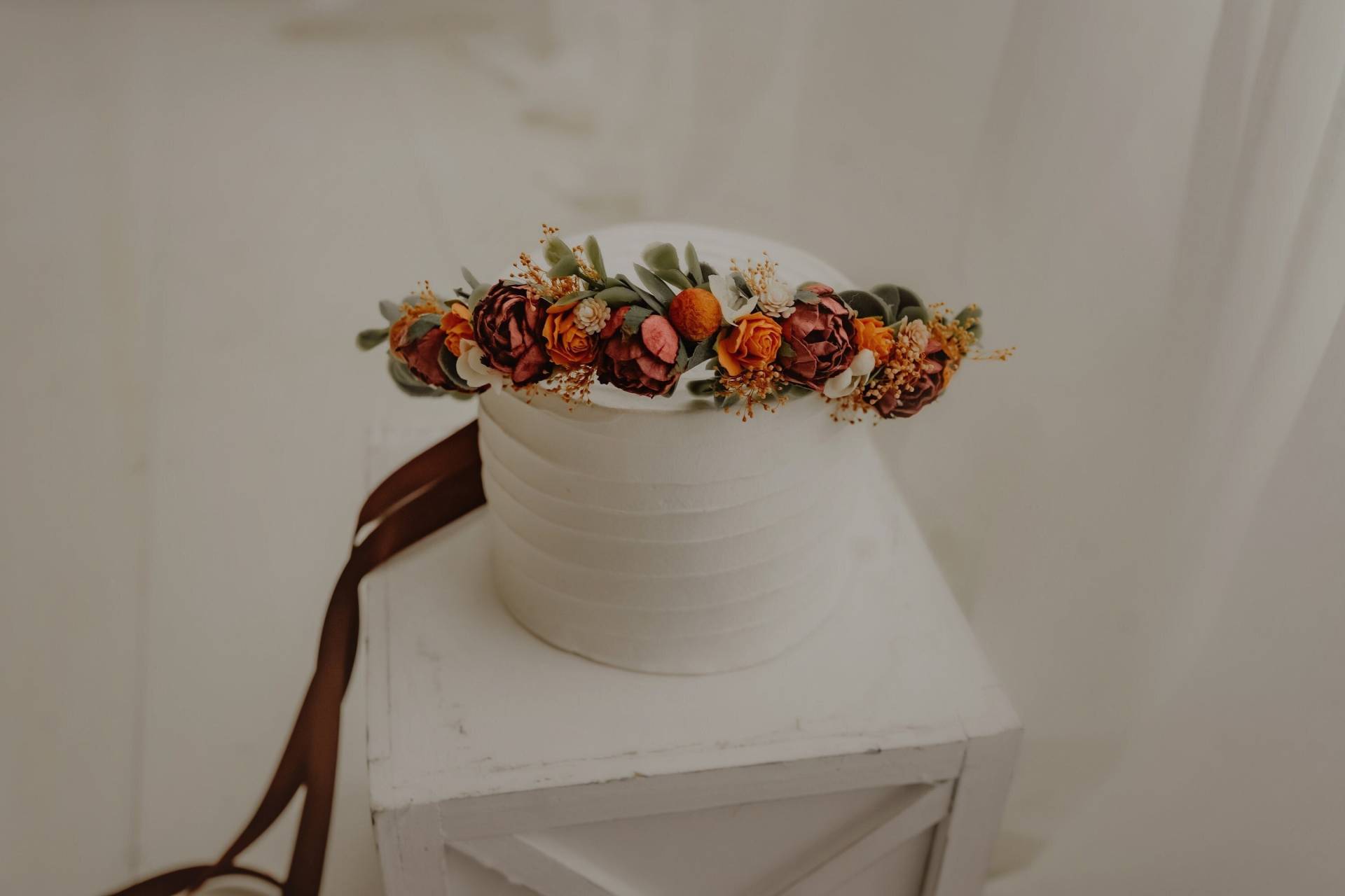 Preiselbeer-Kürbis Blumenkranz Herbstliche Hochzeits-Fotorequisite von BohoHaloCompany