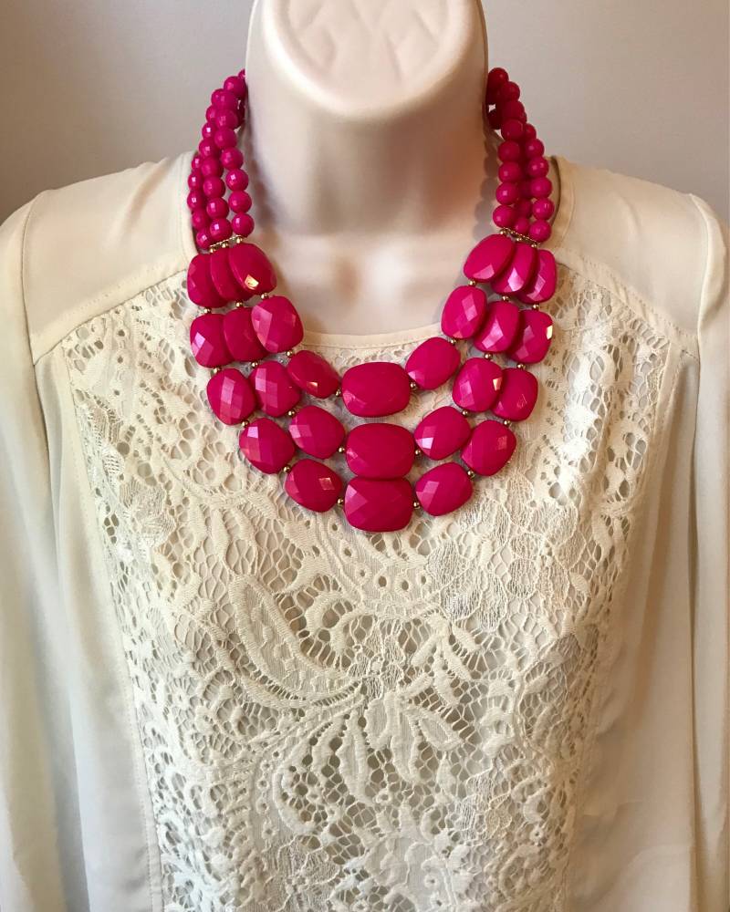Fuchsia Pink Gradient Bubble Bead Style Mehrsträngige, Klobige Kaskaden-Kronleuchter-Statement-Halskette Mit Passenden Ohrringen. Weitere Farben von BohoJewelBoutique