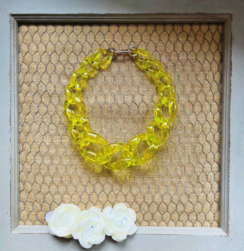 Glänzend Gelbe Chunky Kette Lucite Link Housewife Statement Halskette Weitere Farben Verfügbar von BohoJewelBoutique