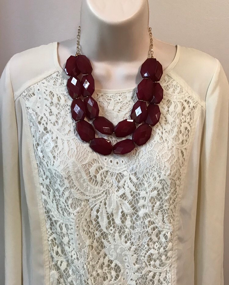 Lichtdurchlässig Cranberry Rot Multi-Layer-Strang Bubble Perlen Bib Kaskade Statement Halskette Mehr Farben von BohoJewelBoutique