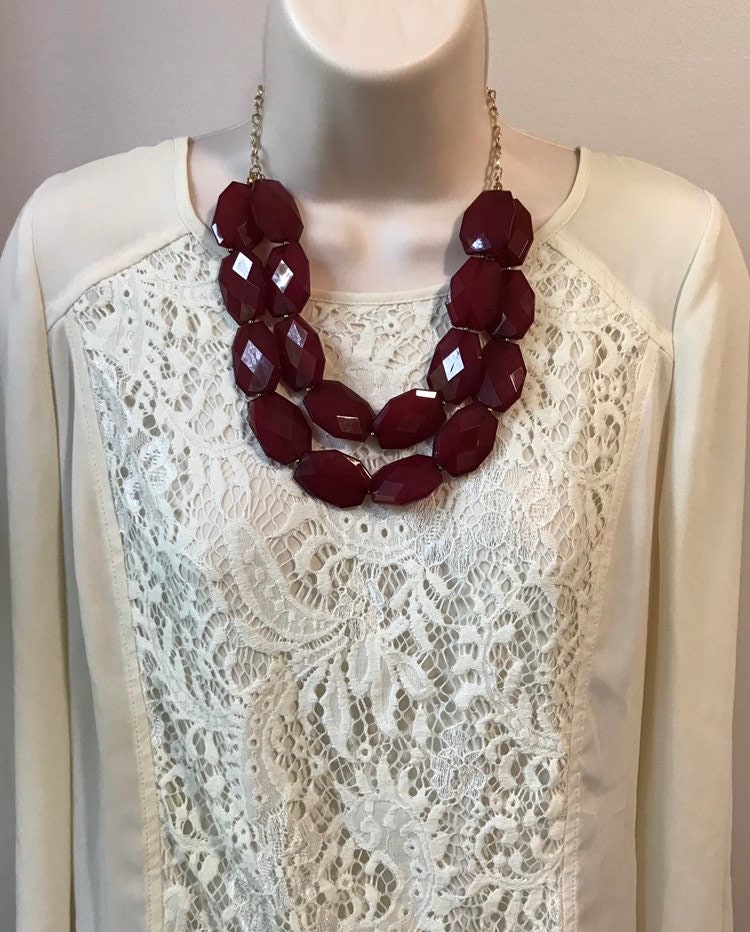Lichtdurchlässig Cranberry Rot Multi-Layer-Strang Bubble Perlen Bib Kaskade Statement Halskette Mehr Farben von BohoJewelBoutique