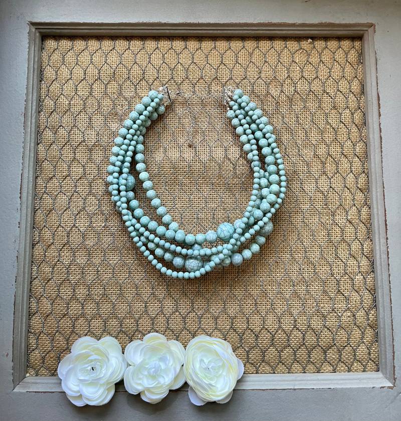 Mintgrün Multi Strand Bubble Geflochtene Perlen Bib Kaskade Statement-Halskette Mehr Farben von BohoJewelBoutique