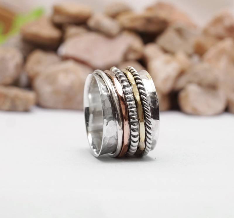 Spinner Ring, Sorgen Angst Fidget Statement Daumen Zierliche Meditation Frauen Stapelbar Ring von BohoMagicShop925
