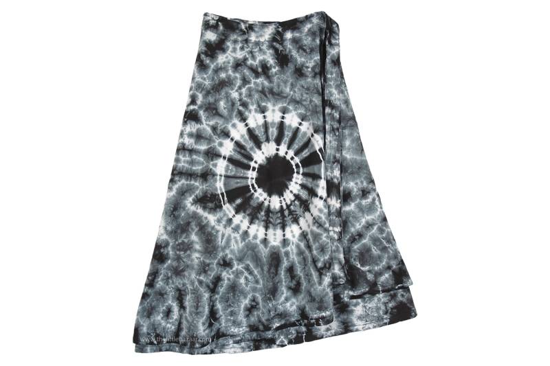 Schwarz Grau Chakra Wrap Rund Kurzer Batik Rock Aus T-Shirt Stoff Schwarz Grau Chakra Wrap Rund Kurzer Batik Rock Aus T-Shirt Stoff von BohoSkirtsStop