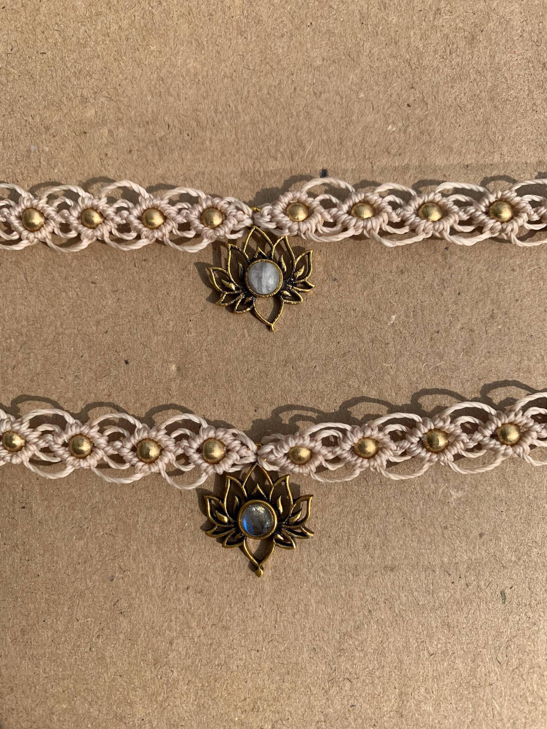 Makramee Kette Mit Lotusanhänger Makramee Kette Mit Lotusanhänger von BohoSoulLiz