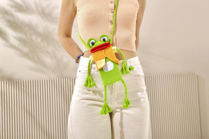 Frosch Häkeln Handytasche, Spaß Süßer Handyhalter, Frauen Häkeln Geldbörse, Handytasche Mit Gurt von BohoTaschDesign