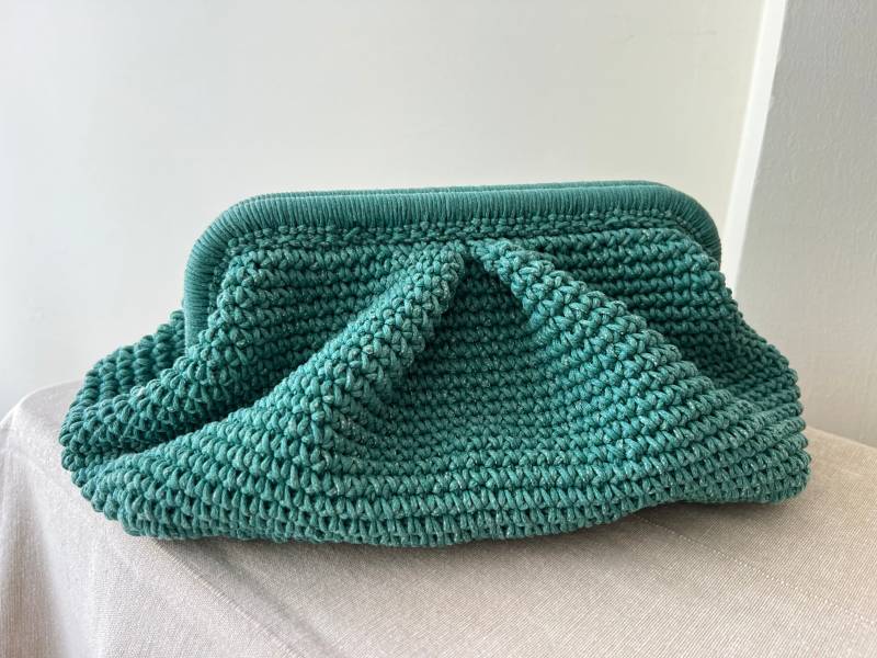Gehäkelte Clutch, Wolken-Clutch, Grüne Häkel-Geldbörse, Coach-Tasche, Dumpling-Kupplung, Handgestrickte Kupplung, Gehäkelte Tasche von BohoTaschDesign