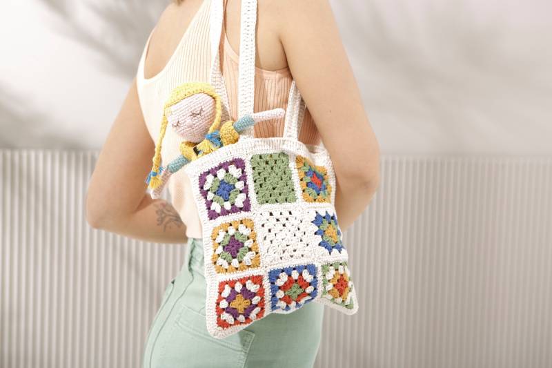 Kleine Oma Häkeln Tragetasche, Kleine Bunte Tasche, Handgestrickte Handtasche, Kind Schulter Tote, Mädchen Geldbörse, Handgemachte Tasche von BohoTaschDesign