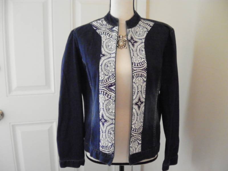 Individuelle Jeansjacke Für Frauen Unikat Boho Maßgeschneiderte Dnim Jacke Open Front Classy Hippie Damen Patches Vintage 60Er Jahre Sz. Klein/Medium von BohoVintageVillage