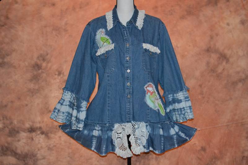 Upcycled Reworked Nachhaltige Jeansjacke Frauen Redone Einzigartiges Geschenk Übergroße Lacy Bell Sleeves Tie Dyed Größe Xl von BohoVintageVillage