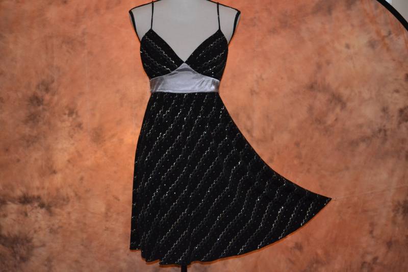 Vtg Damen Party Cocktail Kleid Macy Bcx Bh Top Swing Sehr Voller Rock Satiny Krawatte Zurück Schärpe Verschönert Glitter von BohoVintageVillage