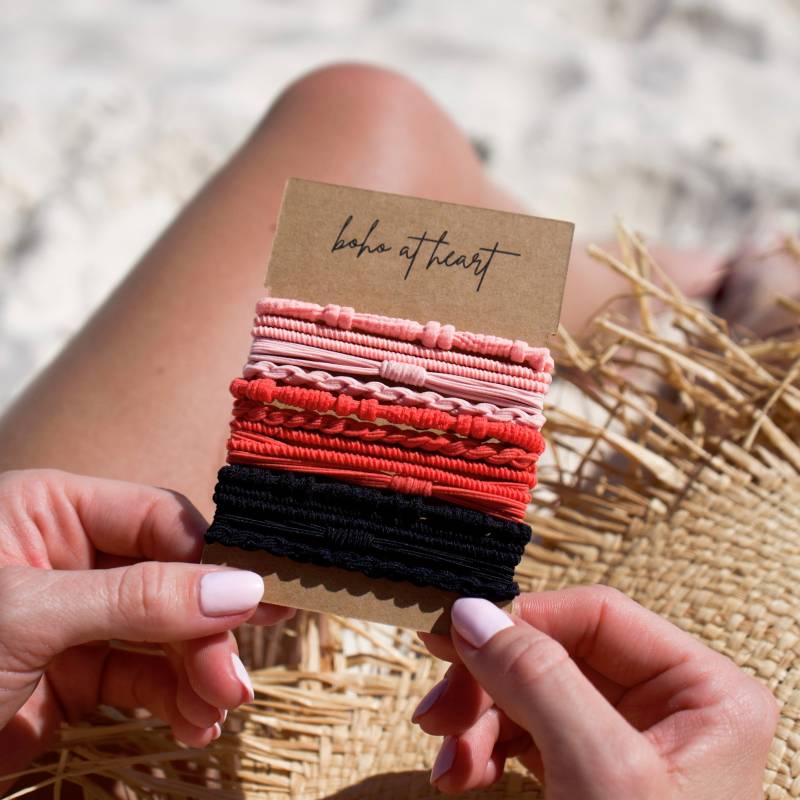 Haargummis Im Armbandstyle Coral Rot Schwarz I Boho Armband Haargummi Zopfhalter Boho Schmuck Geschenk Für Sie Muttertag von BohoatheartDE