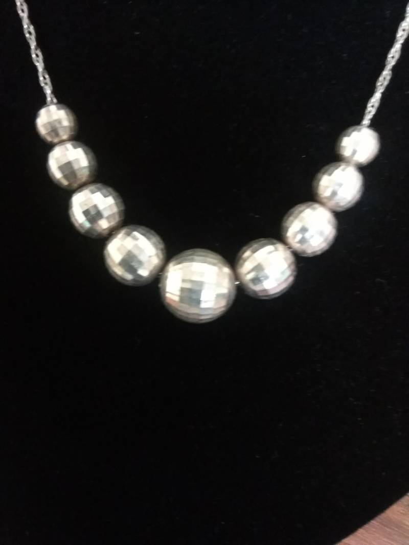 Wunderschöne Abgestufte Sterling Silber Halskette Mit Stroboskop-Effekt von Bohoriche