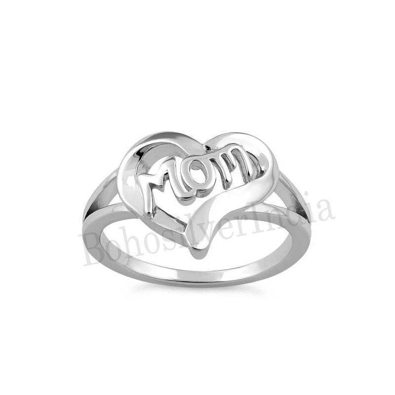 Script Mom Ring, Mama Initial Personalisierte Buchstabe Herz Muttertagsgeschenk, Mutter Tochter Geschenk Ring von BohosilverIndia