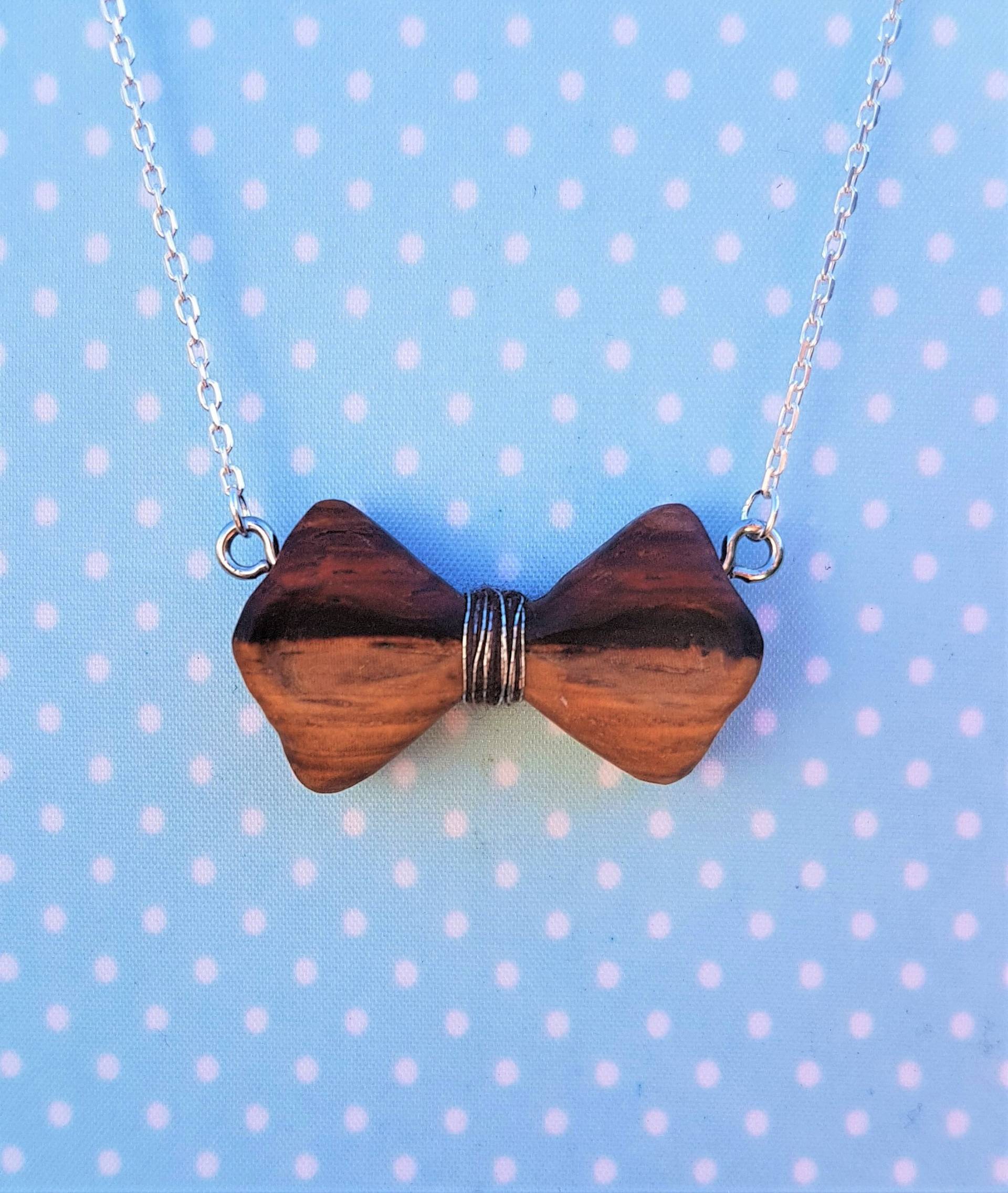 Bogen, Fliege in Cocobolo Holz Und Silber Anhänger Halskette Bogen, Fliege in Cocobolo Holz Und Silber Anhänger Halskette von BoisBleu
