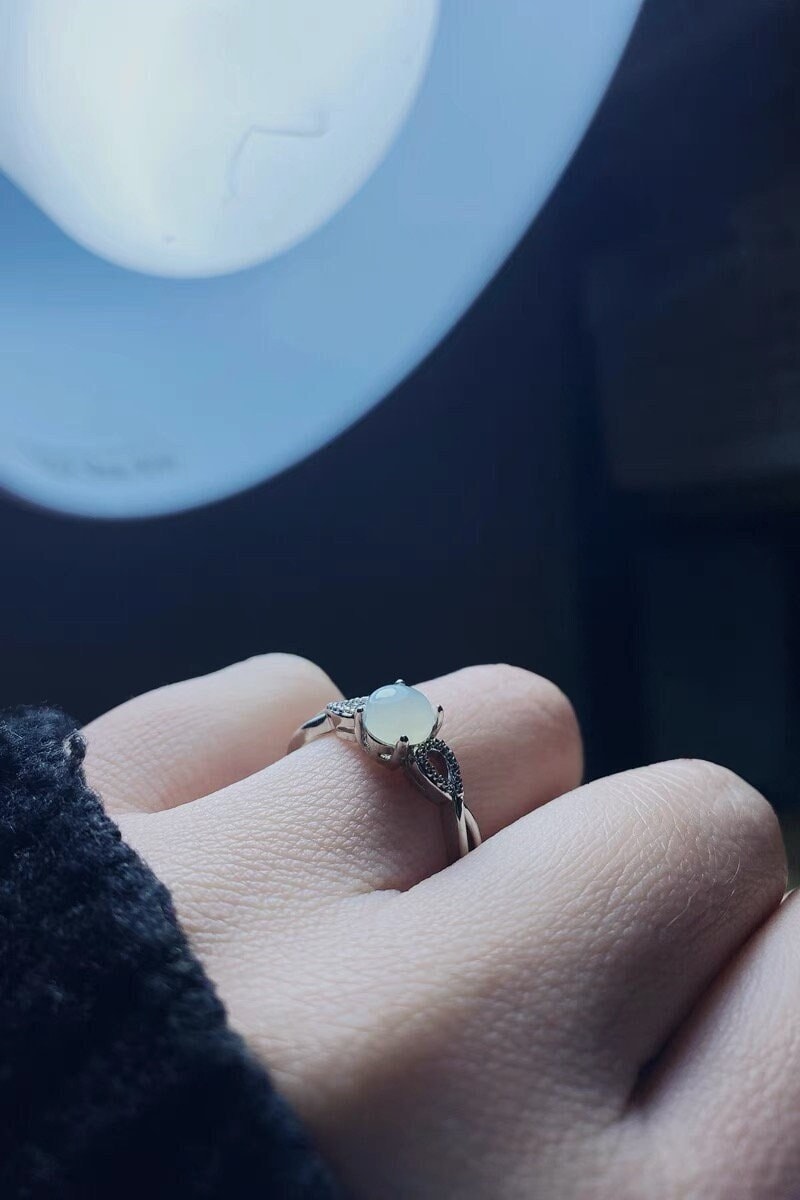 Natürliche Wasser Jade Silber Solitär Ring, Versprechen Verlobungsring, Silberring, Ehering, Cocktailring von BoiteLaqueJewelry