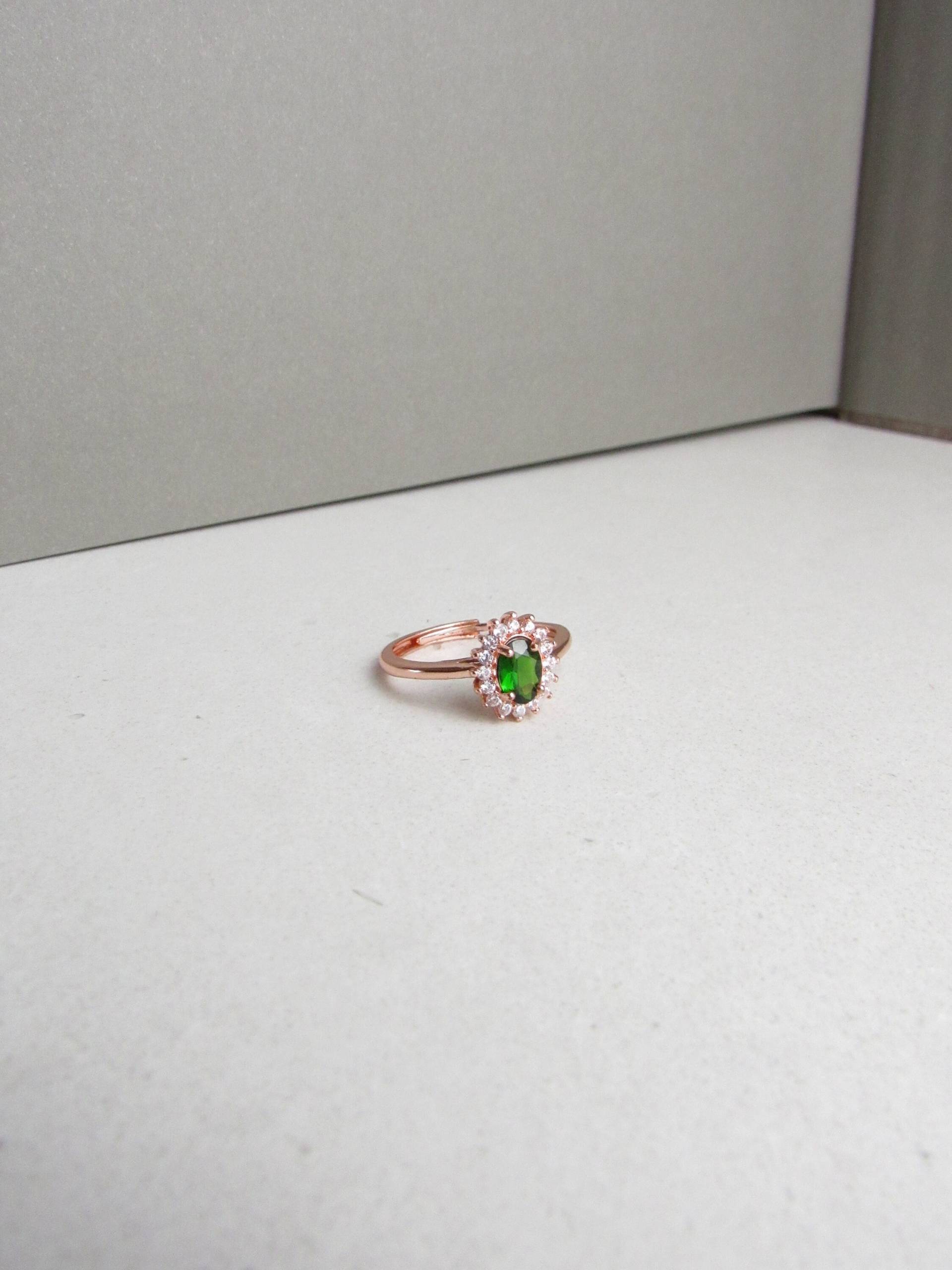 Peridot Grüner Edelstein Rose Gold Ring, Solitär Versprechen Verlobungsring, Ehering, Cocktailring, Verstellbarer Ring von BoiteLaqueJewelry