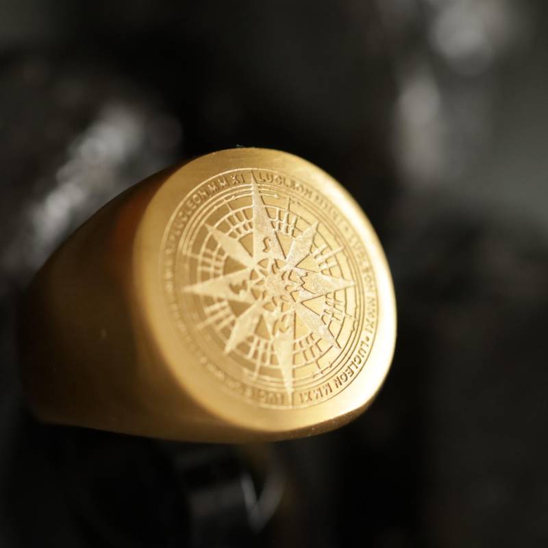 Gold Kompass Siegelring Unisex 18K Vergoldeter Edelstahl von Bold5Jewels