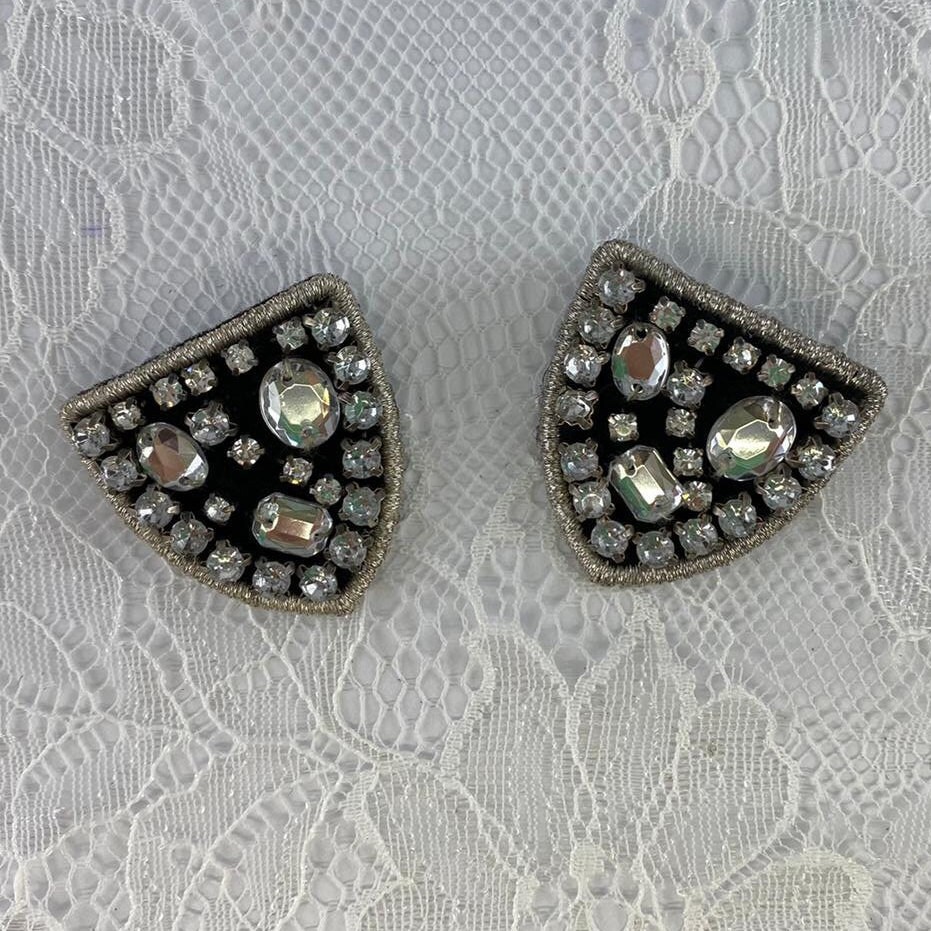 Bling Strass-Anstecker Mit Metallic-Fadenstickerei, Schwarz, Silber, Aufnäher, Applikation, Verzierung Bling Strass-Anstecker Mit Metallic-Fadenstickerei, Schwarz, Silber, Aufnäher, Applikation, Verzierung von BoldEagleTrims