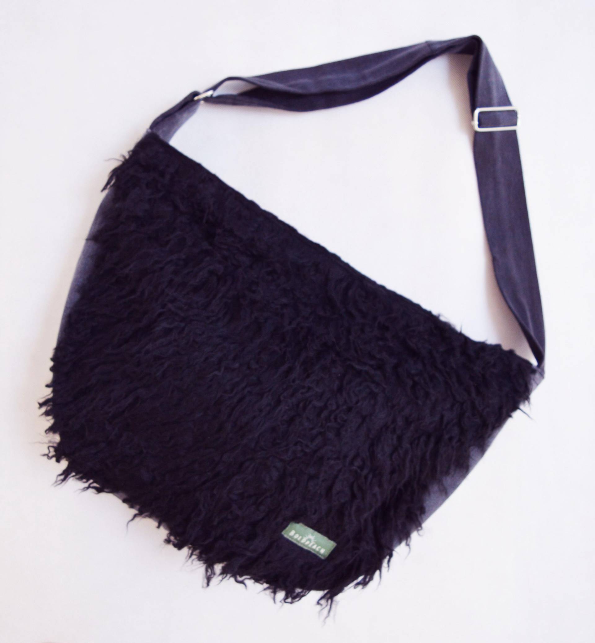 Fahrrad Umhängetasche Schwarz Fell Kunstpelz Webpelz Puli Rollschuhtasche Wickeltasche Fahrrad Umhängetasche Schwarz Fell Kunstpelz Webpelz Puli Rollschuhtasche Wickeltasche von Boldpeach