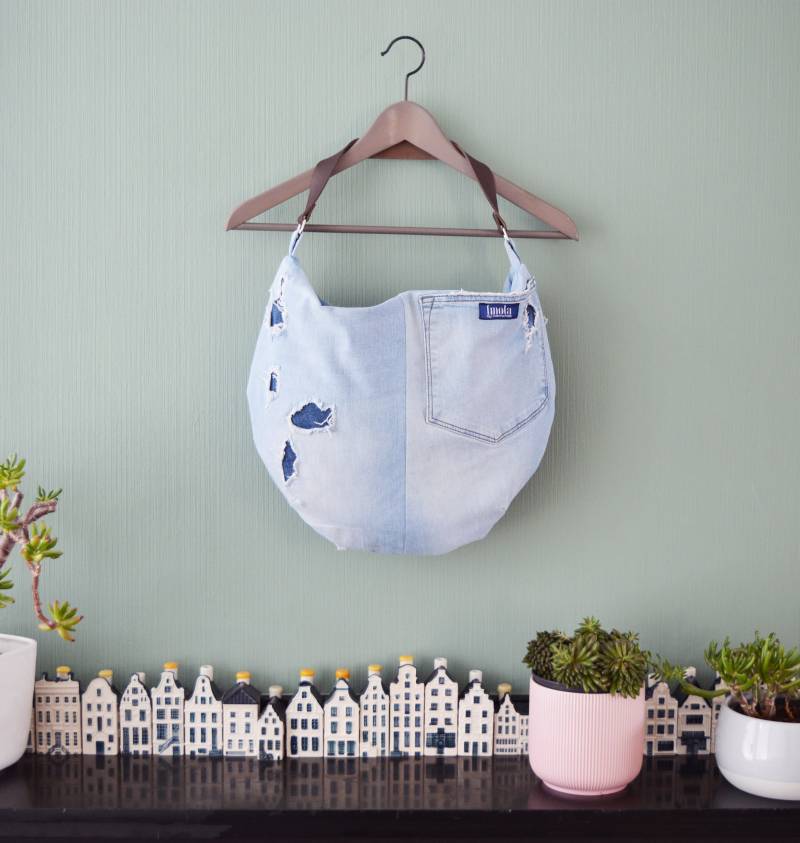 Große Hellblaue Jeans Hobo Tasche Mit Braunem Lederband Für Damen Schultertasche Handtasche Alltagstasche von Boldpeach